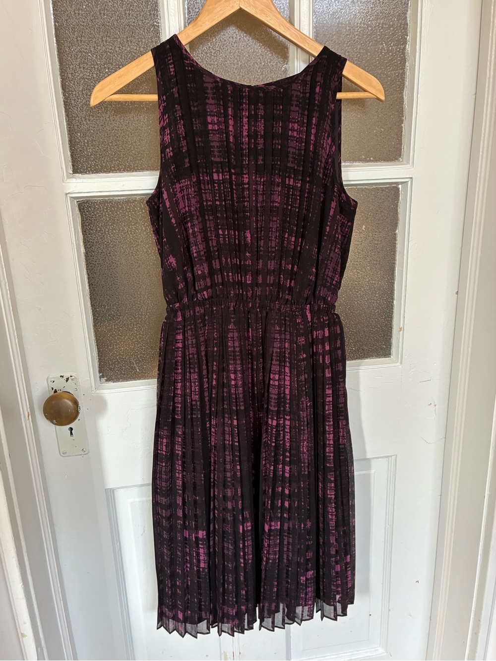 Banana Republic Size 0 Black Plum Pleated Midi Dress Abstract Print
